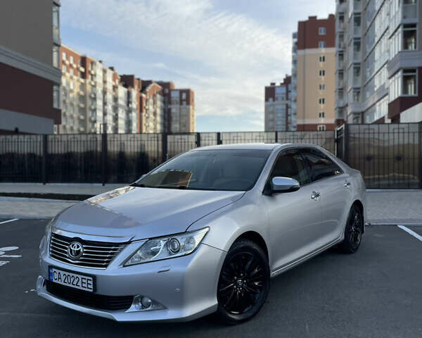 Сірий Тойота Камрі, об'ємом двигуна 3.5 л та пробігом 231 тис. км за 13400 $, фото 3 на Automoto.ua