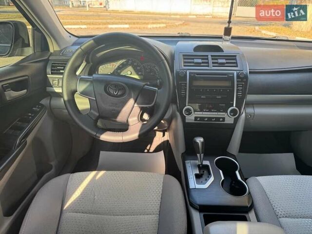 Серый Тойота Камри, объемом двигателя 2.5 л и пробегом 323 тыс. км за 9990 $, фото 12 на Automoto.ua