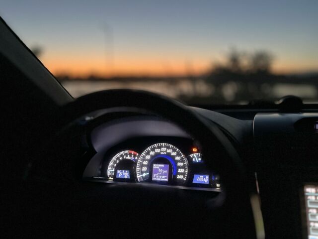 Серый Тойота Камри, объемом двигателя 2.5 л и пробегом 150 тыс. км за 15000 $, фото 1 на Automoto.ua