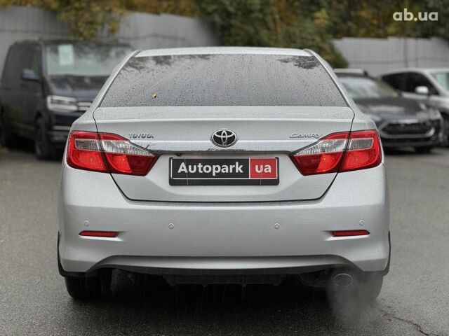 Серый Тойота Камри, объемом двигателя 2.5 л и пробегом 213 тыс. км за 14490 $, фото 9 на Automoto.ua