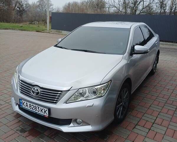 Сірий Тойота Камрі, об'ємом двигуна 2.5 л та пробігом 290 тис. км за 14000 $, фото 2 на Automoto.ua