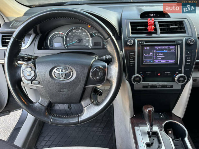 Сірий Тойота Камрі, об'ємом двигуна 2.49 л та пробігом 190 тис. км за 11800 $, фото 14 на Automoto.ua
