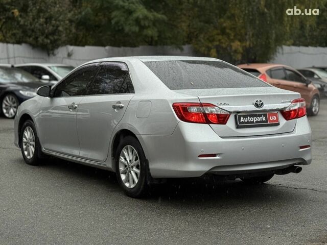 Серый Тойота Камри, объемом двигателя 2.5 л и пробегом 213 тыс. км за 14490 $, фото 7 на Automoto.ua