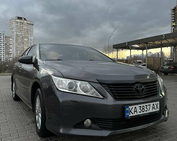 Сірий Тойота Камрі, об'ємом двигуна 2.49 л та пробігом 220 тис. км за 11500 $, фото 2 на Automoto.ua