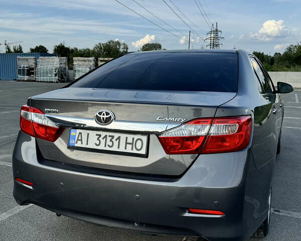 Серый Тойота Камри, объемом двигателя 2.49 л и пробегом 240 тыс. км за 12900 $, фото 3 на Automoto.ua