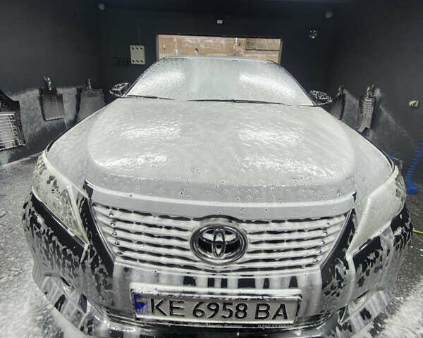 Сірий Тойота Камрі, об'ємом двигуна 2.5 л та пробігом 179 тис. км за 16000 $, фото 2 на Automoto.ua