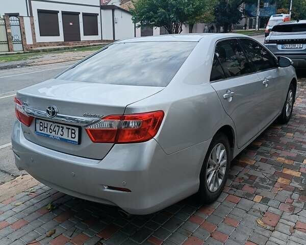 Сірий Тойота Камрі, об'ємом двигуна 2.5 л та пробігом 135 тис. км за 13500 $, фото 3 на Automoto.ua
