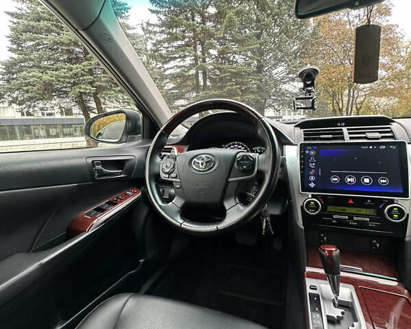 Серый Тойота Камри, объемом двигателя 2.49 л и пробегом 271 тыс. км за 12500 $, фото 25 на Automoto.ua
