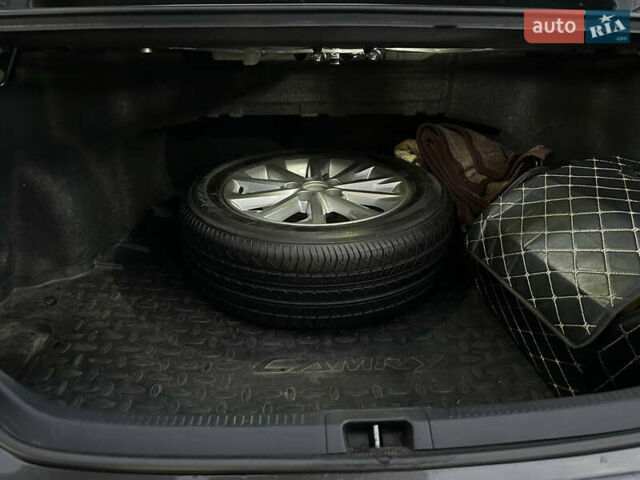 Сірий Тойота Камрі, об'ємом двигуна 2.49 л та пробігом 220 тис. км за 11500 $, фото 13 на Automoto.ua
