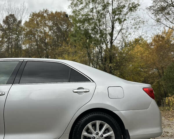 Серый Тойота Камри, объемом двигателя 2.49 л и пробегом 271 тыс. км за 12500 $, фото 3 на Automoto.ua