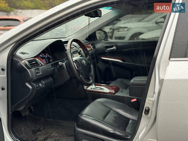 Серый Тойота Камри, объемом двигателя 2.5 л и пробегом 213 тыс. км за 14490 $, фото 17 на Automoto.ua
