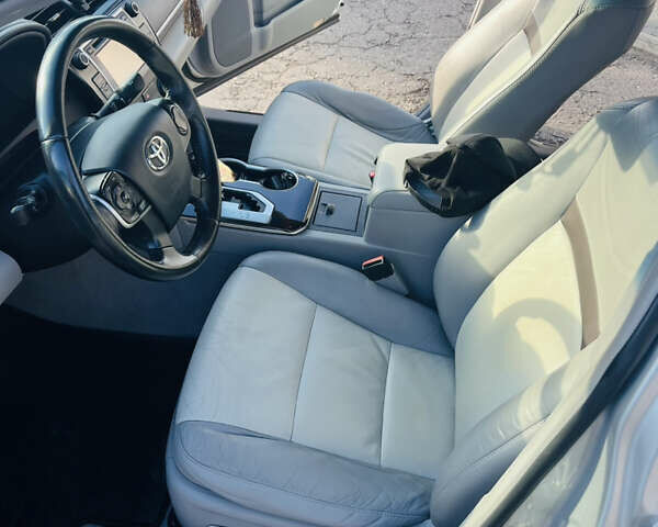 Серый Тойота Камри, объемом двигателя 2.5 л и пробегом 155 тыс. км за 13000 $, фото 19 на Automoto.ua