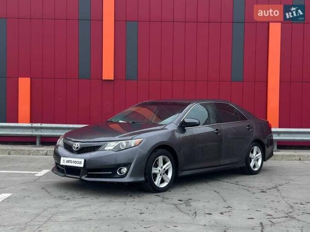 Серый Тойота Камри, объемом двигателя 2.49 л и пробегом 316 тыс. км за 9990 $, фото 3 на Automoto.ua