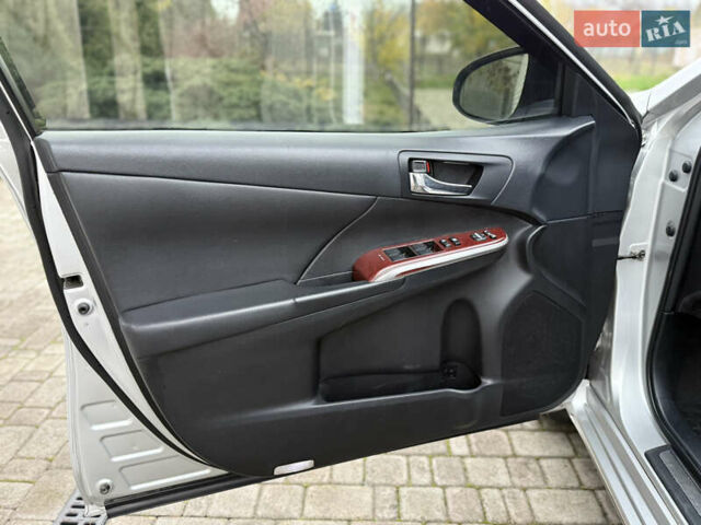 Серый Тойота Камри, объемом двигателя 2.5 л и пробегом 220 тыс. км за 12900 $, фото 22 на Automoto.ua