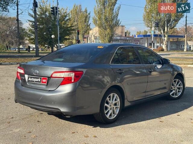 Серый Тойота Камри, объемом двигателя 2.5 л и пробегом 323 тыс. км за 9990 $, фото 6 на Automoto.ua