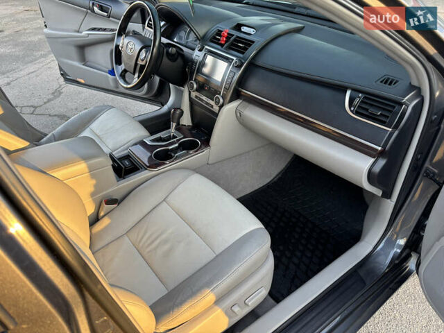 Сірий Тойота Камрі, об'ємом двигуна 2.49 л та пробігом 190 тис. км за 11800 $, фото 12 на Automoto.ua