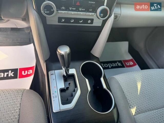 Серый Тойота Камри, объемом двигателя 2.5 л и пробегом 323 тыс. км за 9990 $, фото 20 на Automoto.ua