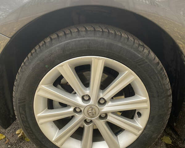 Сірий Тойота Камрі, об'ємом двигуна 2.5 л та пробігом 179 тис. км за 16000 $, фото 7 на Automoto.ua