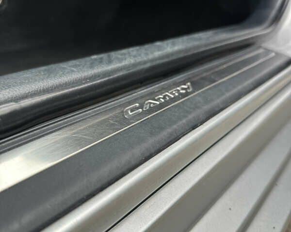 Серый Тойота Камри, объемом двигателя 2.49 л и пробегом 271 тыс. км за 12500 $, фото 11 на Automoto.ua