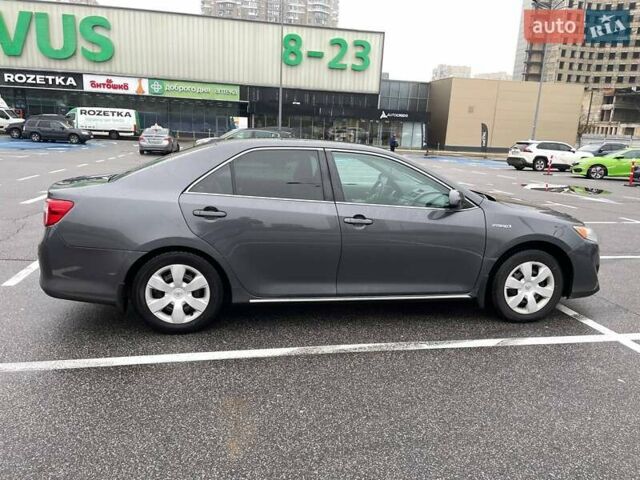 Серый Тойота Камри, объемом двигателя 2.49 л и пробегом 194 тыс. км за 11000 $, фото 3 на Automoto.ua