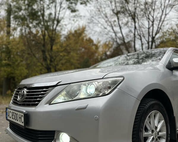 Серый Тойота Камри, объемом двигателя 2.49 л и пробегом 271 тыс. км за 12500 $, фото 29 на Automoto.ua