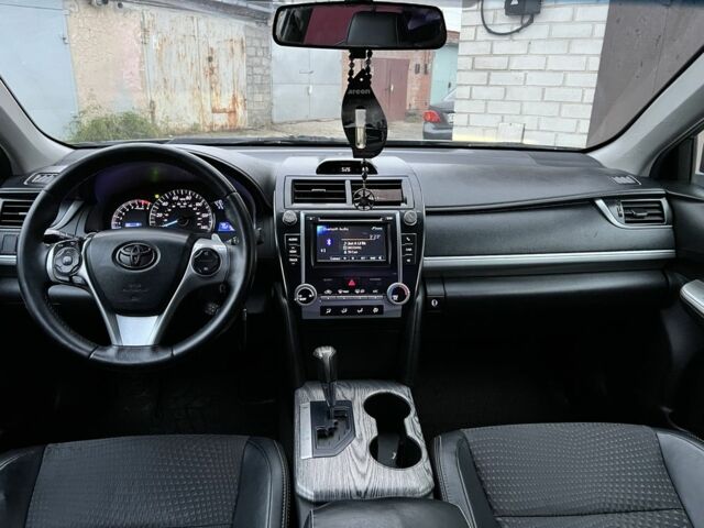 Серый Тойота Камри, объемом двигателя 2.5 л и пробегом 240 тыс. км за 8700 $, фото 8 на Automoto.ua