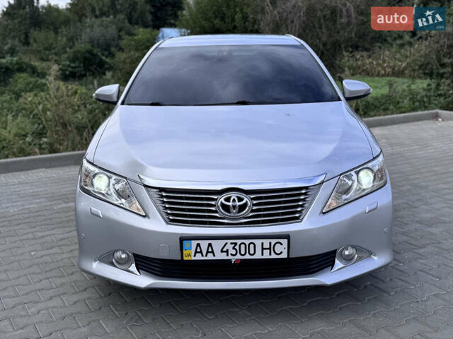 Тойота Камри 2012 в Киеве на Automoto.ua Серый Тойота Камри, объемом двигателя 2.49 л и пробегом 198 тыс. км за 15490 $, фото 5 на Automoto.ua