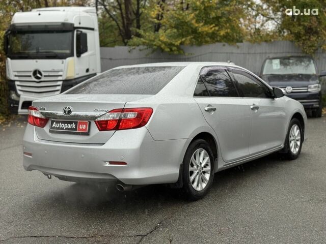 Серый Тойота Камри, объемом двигателя 2.5 л и пробегом 213 тыс. км за 14490 $, фото 10 на Automoto.ua