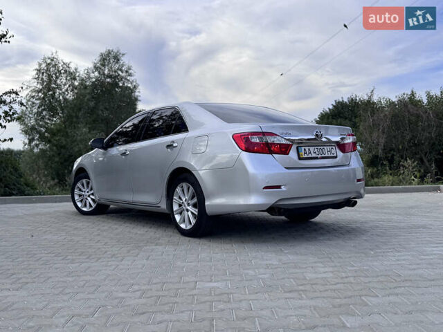 Тойота Камри 2012 в Киеве на Automoto.ua Серый Тойота Камри, объемом двигателя 2.49 л и пробегом 198 тыс. км за 15490 $, фото 12 на Automoto.ua