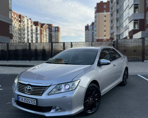 Сірий Тойота Камрі, об'ємом двигуна 3.5 л та пробігом 231 тис. км за 13400 $, фото 2 на Automoto.ua