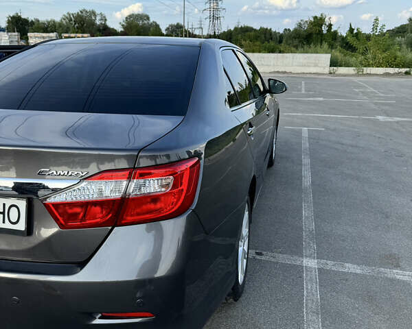 Серый Тойота Камри, объемом двигателя 2.49 л и пробегом 240 тыс. км за 12900 $, фото 8 на Automoto.ua