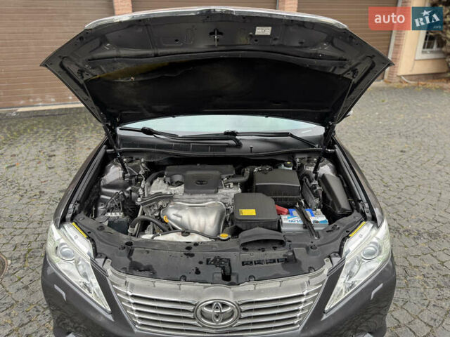 Сірий Тойота Камрі, об'ємом двигуна 2.49 л та пробігом 215 тис. км за 15000 $, фото 8 на Automoto.ua