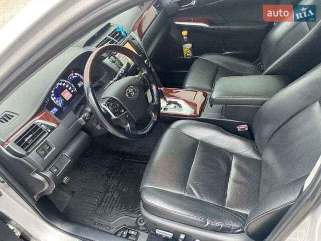 Сірий Тойота Камрі, об'ємом двигуна 2.5 л та пробігом 136 тис. км за 16500 $, фото 11 на Automoto.ua