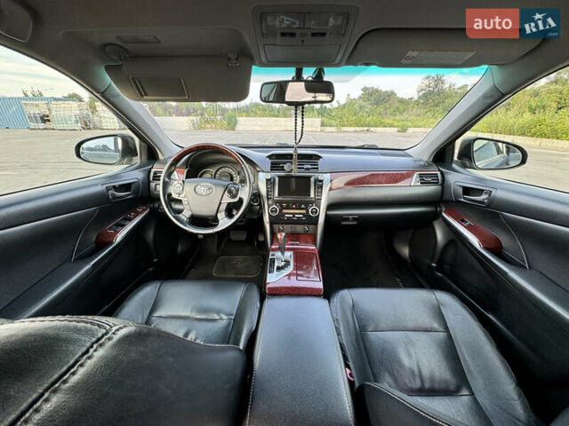 Серый Тойота Камри, объемом двигателя 2.49 л и пробегом 240 тыс. км за 12900 $, фото 6 на Automoto.ua