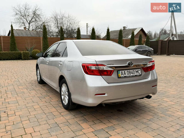 Сірий Тойота Камрі, об'ємом двигуна 2.5 л та пробігом 232 тис. км за 12800 $, фото 6 на Automoto.ua