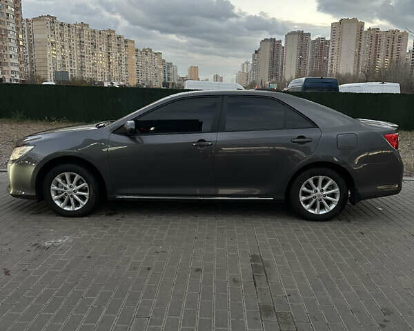 Сірий Тойота Камрі, об'ємом двигуна 2.49 л та пробігом 220 тис. км за 11500 $, фото 5 на Automoto.ua