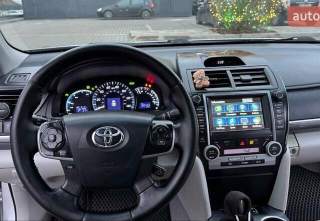 Серый Тойота Камри, объемом двигателя 2.49 л и пробегом 290 тыс. км за 11400 $, фото 14 на Automoto.ua