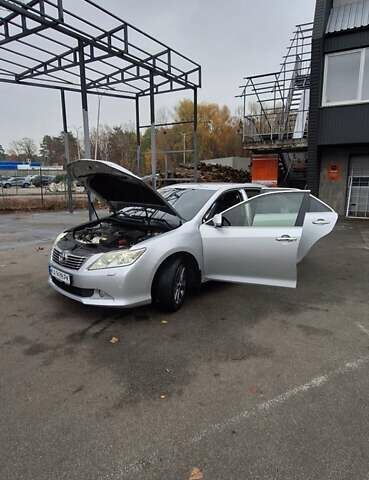 Серый Тойота Камри, объемом двигателя 2.49 л и пробегом 183 тыс. км за 14000 $, фото 19 на Automoto.ua