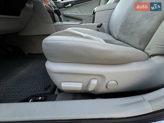 Сірий Тойота Камрі, об'ємом двигуна 2.5 л та пробігом 138 тис. км за 11950 $, фото 24 на Automoto.ua