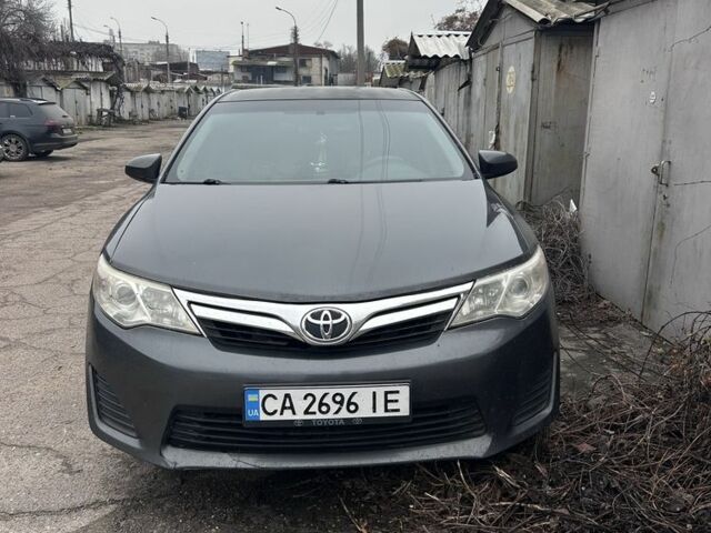 Сірий Тойота Камрі, об'ємом двигуна 2.5 л та пробігом 200 тис. км за 9700 $, фото 4 на Automoto.ua
