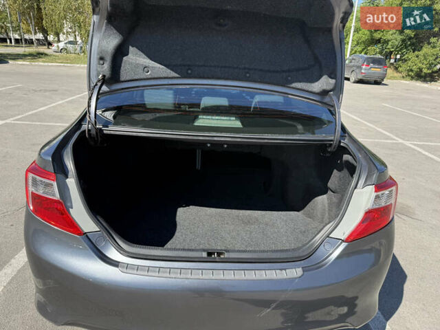 Серый Тойота Камри, объемом двигателя 2.49 л и пробегом 330 тыс. км за 9500 $, фото 8 на Automoto.ua