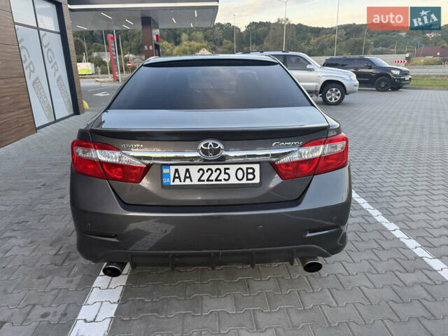 Сірий Тойота Камрі, об'ємом двигуна 2.49 л та пробігом 168 тис. км за 14500 $, фото 4 на Automoto.ua