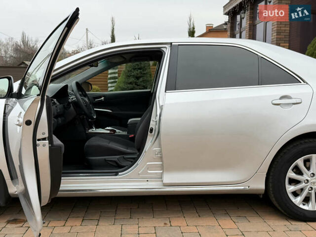 Сірий Тойота Камрі, об'ємом двигуна 2.5 л та пробігом 232 тис. км за 12800 $, фото 14 на Automoto.ua