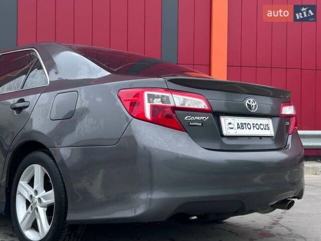 Серый Тойота Камри, объемом двигателя 2.49 л и пробегом 316 тыс. км за 9990 $, фото 5 на Automoto.ua