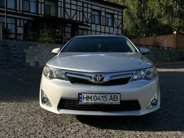 Серый Тойота Камри, объемом двигателя 2.5 л и пробегом 150 тыс. км за 15000 $, фото 2 на Automoto.ua