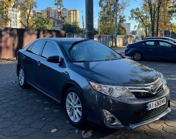 Серый Тойота Камри, объемом двигателя 2.49 л и пробегом 229 тыс. км за 12800 $, фото 4 на Automoto.ua