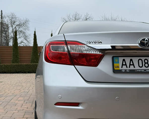 Сірий Тойота Камрі, об'ємом двигуна 2.5 л та пробігом 232 тис. км за 12800 $, фото 11 на Automoto.ua