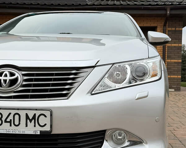 Сірий Тойота Камрі, об'ємом двигуна 2.5 л та пробігом 232 тис. км за 12800 $, фото 3 на Automoto.ua