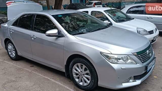 Сірий Тойота Камрі, об'ємом двигуна 2.5 л та пробігом 135 тис. км за 13500 $, фото 1 на Automoto.ua
