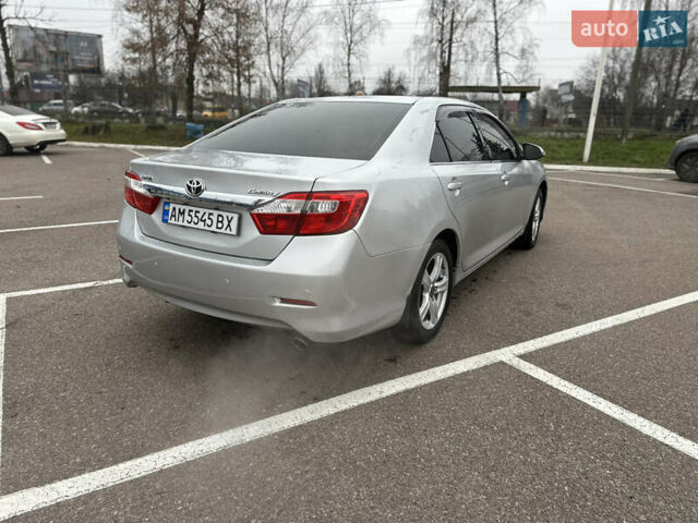 Сірий Тойота Камрі, об'ємом двигуна 2.5 л та пробігом 241 тис. км за 13500 $, фото 6 на Automoto.ua